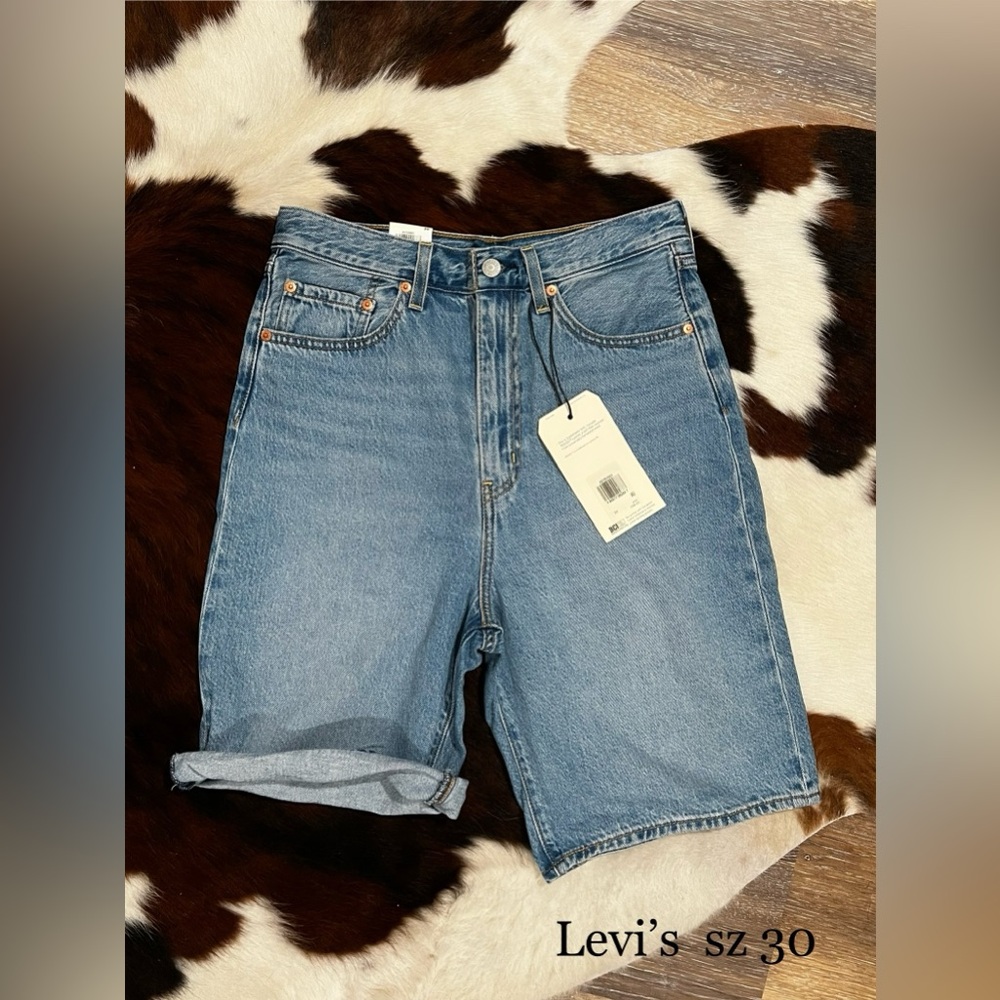 Women’s Mid Thigh Length Levis Jean Shorts